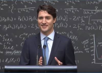 Канадский премьер привился от коронавируса (видео)