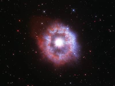 Телескоп Hubble заснял гигантскую звезду на грани самоуничтожения