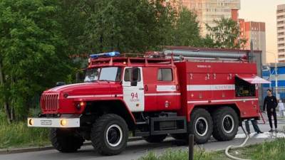 Жильцов общежития эвакуируют из-за пожара в Кемерове