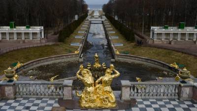 Петергоф открывает новый сезон трехсотлетним юбилеем системы фонтанов