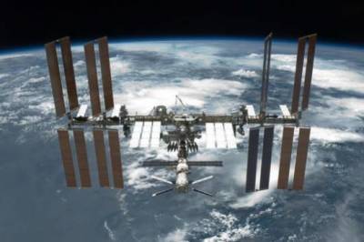 Crew Dragon с четырьмя астронавтами на борту произвёл стыковку с МКС