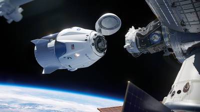 Американские астронавты прилетели на МКС на своём корабле