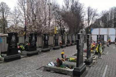 В Сумах бывший насильник напился и осквернил могилу ветерана АТО - from-ua.com - район Сумской