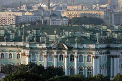 В Санкт-Петербурге эвакуировали посетителей Эрмитажа