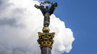 Политолог Лукьянов: Запад не разрешит Киеву иметь ядерное оружие