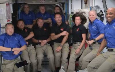 Вторая успешная миссия: астронавты перешли с корабля SpaceX на МКС