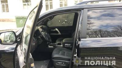 В центре Днепра неизвестный расстрелял водителя автомобиля внедорожника