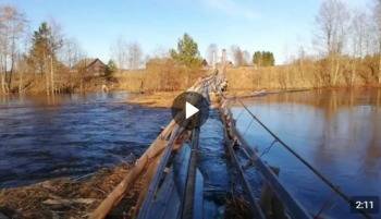В Тотемском районе люди отрезаны от цивилизации из-за обрушения моста