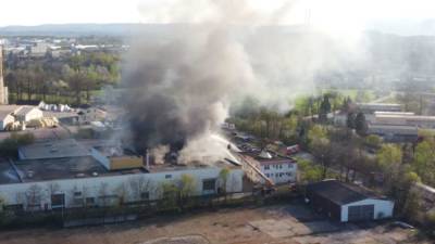 Облака дыма были видны издалека: в Сааре на складе случился пожар