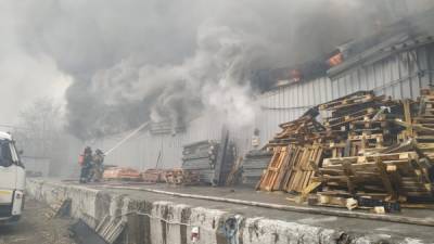 В Екатеринбурге на "Уралмашзаводе" произошёл пожар на площадью в 1 тысячу "квадратов"