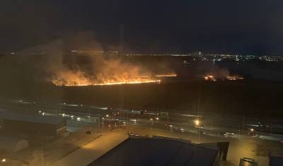 Крупный пожар произошёл в тюменском микрорайоне Зарека