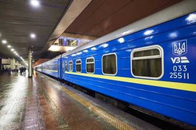 "Укрзалізниця" запустит доппоезда на Пасху и майские: список рейсов