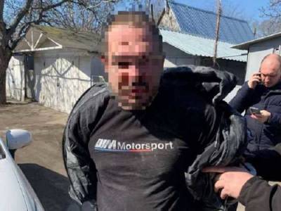 В Одессе полиция со стрельбой задержала пьяного водителя, таранившего патрульный автомобиль