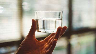 Доктор Мясников напомнил о важности питьевого режима при гипертонии