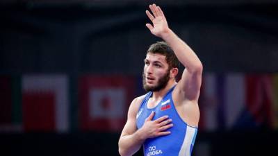 Российский борец Локьяев выиграл золото чемпионата Европы