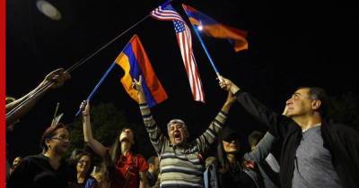 У посольства США в Ереване после признания геноцида армян прошел митинг: видео