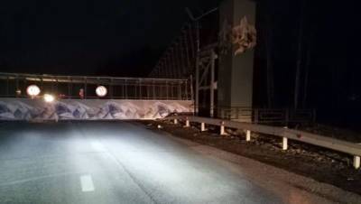 Пешеходный мост обрушился в Екатеринбурге