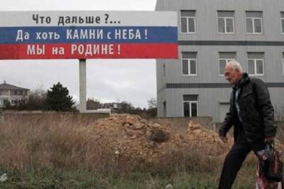 Оккупанты продолжают массово строить заборы в Крыму: опубликовано новое видео