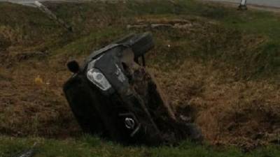 Женщина сломала позвоночник при опрокидывании авто в Тверской области