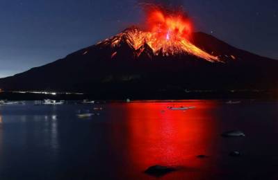 В Японии начал извергаться один из самых опасных вулканов