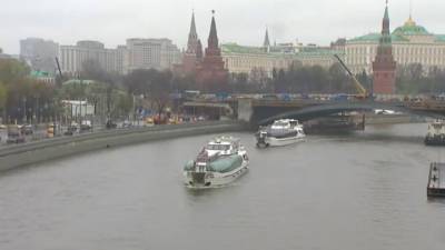Видео из Сети. В Москве началась речная летняя навигация
