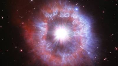 Телескоп "Хаббл" сфотографировал саморазрушающуюся звезду AG Carinae