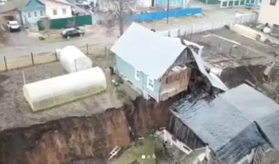 «Караул в Караулово»: в Нижегородской области два дома разорвало пополам