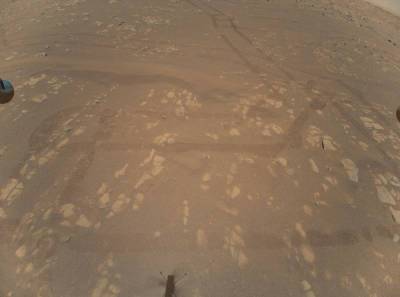 Вертолет «Индженьюити» прислал первое цветное изображение Марса с воздуха