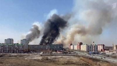В Омске горит камыш. Дым видно за десять километров