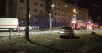 На Урале один ребёнок погиб и двое пострадали при пожаре в многоквартирном доме