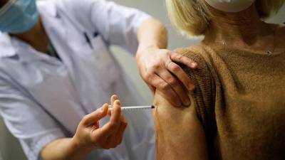 Во Франции 140 человек вместо прививки Pfizer получили физраствор