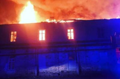 В Лисичанске в районе завода "Пролетарий" произошел пожар (видео)