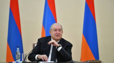 Президент Армении принял отставку Пашиняна и правительства