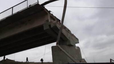 Автомобильное движение возобновили после обрушения моста под Екатеринбургом
