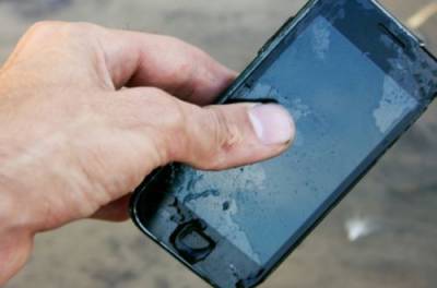 Как вернуть к жизни утонувший смартфон: простой совет эксперта