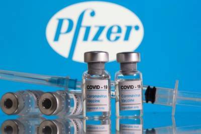 Во Франции 140 людям вместо вакцины Pfizer вкололи соленую воду