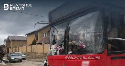 В Салмачах жители пожаловались на давку в автобусе