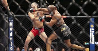 Убийственный нокаут: "Нигерийский кошмар" зрелищно защитил титул чемпиона UFC (видео)