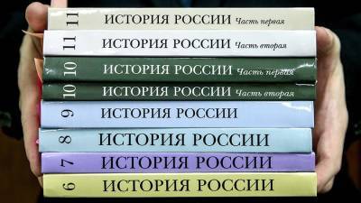 Минпросвещения проверит учебники по истории после замечания Путина