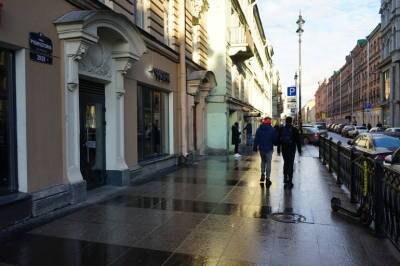 Циклон в Петербурге удерживает погоду на три-четыре градуса ниже нормы
