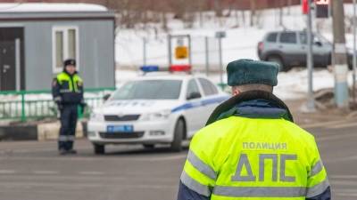 Момент ДТП с автомобилем полиции в Петербурге попал на видео