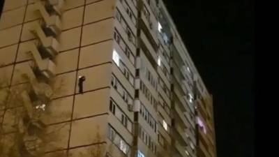 Незаконный экстрим. В Тольятти неизвестные прыгали с многоэтажки на тросе