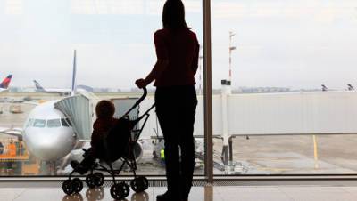 Жену израильтянина с 3-летним ребенком не пустили в самолет в Москве