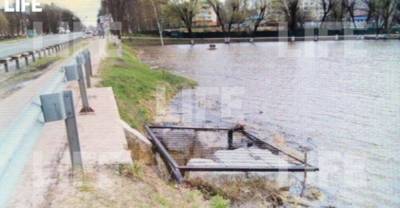 Лайф публикует фото с места гибели школьницы, привязанной к водостоку (18+)