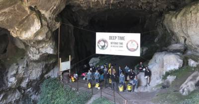 Во Франции группа добровольцев на 40 дней изолировала себя в пещере (фото, видео)