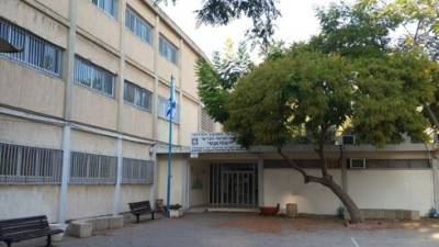 Вспышка кронавируса в школах, сотни детей в карантине в центре Израиля