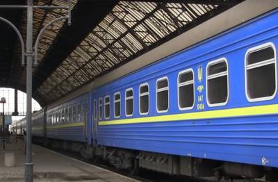 Занимайте очередь в кассу: "Укрзализныця" добавила поезда на Пасху и майские праздники – список направлений