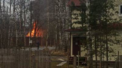 В Курортном районе в посёлке Белоостров загорелся частный дом
