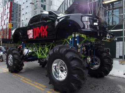 Труну з тілом репера DMX на монстр-траку провезли вулицями Нью-Йорка (відео)