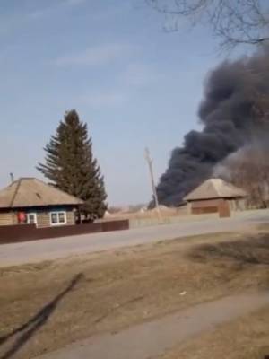 20 человек тушили крупный пожар в селе Журавлёво
